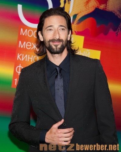 Adrian Brody: vom Bart relativierte Proportionen